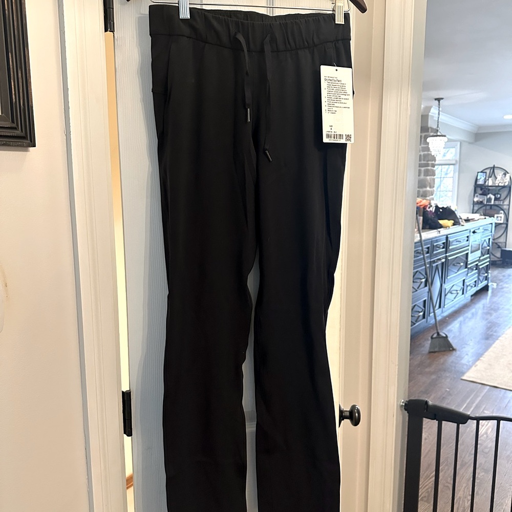 LULULEMON On The Fly pant SIZE: 4 COLOR: Black
